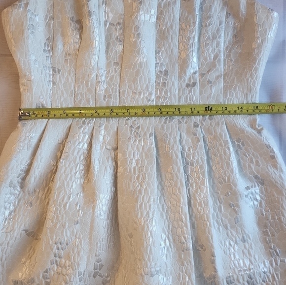 ANN Klein Sliver/White Tulip Dress pleated size 6 - Picture 10 of 11